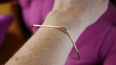 Square Solid 9ct Gold Bangle - Image 3