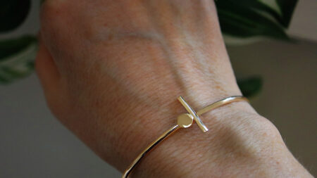 Circle of Hope Bangle Solid 9ct Gold - Image 2